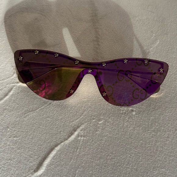 Gucci sunglasses and case - Picture 5 of 8